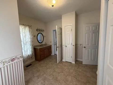 Bath - 805 S 14th St, Herrin, IL 62948 photo 2 of 3
