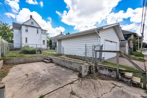 Exterior - 1435 10th St, Moline, IL 61265 photo 11 of 12