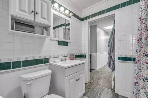 Bath - 1435 10th St, Moline, IL 61265 photo 1 of 2