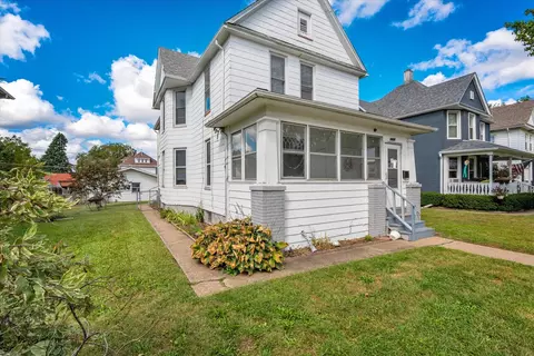 Exterior - 1435 10th St, Moline, IL 61265 photo 3 of 12
