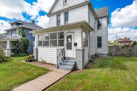 Exterior - 1435 10th St, Moline, IL 61265 photo 4 of 12