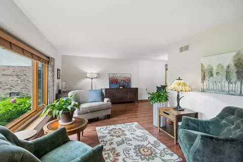 Living - 3080 Mini Dr, Wadsworth, IL 60083 photo 2 of 4
