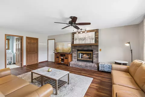 Living - 3080 Mini Dr, Wadsworth, IL 60083 photo 3 of 4