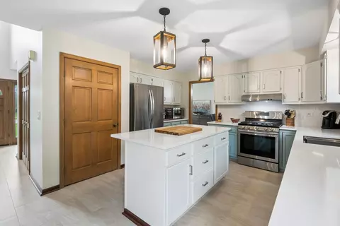 Kitchen - 3080 Mini Dr, Wadsworth, IL 60083 photo 2 of 4