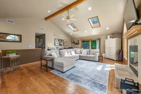 Living - 2116 N Pebble Dr, Mchenry, IL 60051 photo 3 of 4