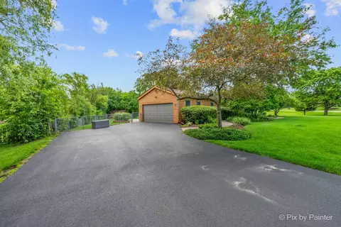 Exterior - 2116 N Pebble Dr, Mchenry, IL 60051 photo 6 of 8