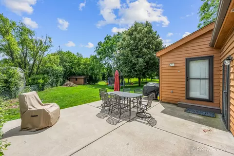 Exterior - 2116 N Pebble Dr, Mchenry, IL 60051 photo 8 of 8
