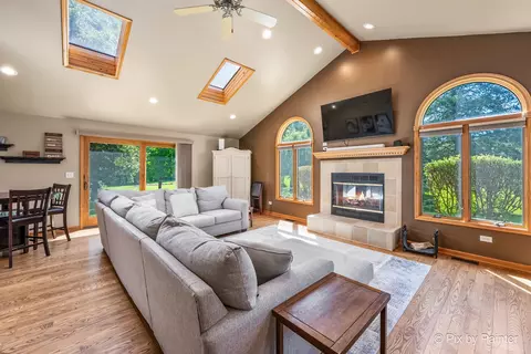 Living - 2116 N Pebble Dr, Mchenry, IL 60051 photo 2 of 4