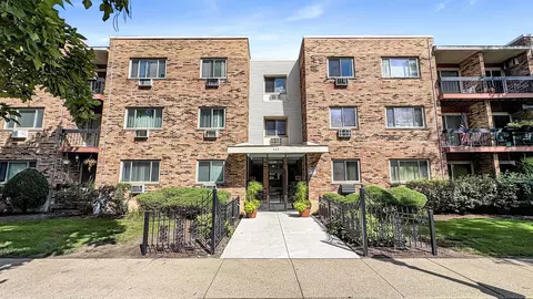 420 Home Ave #306N, Oak Park, IL 60302