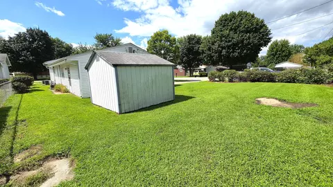 Exterior - 208 E 8th Ave, Colona, IL 61241 photo 6 of 8