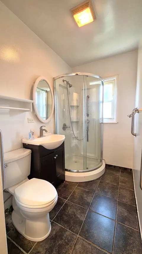 Bath - 208 E 8th Ave, Colona, IL 61241 photo 1 of 1