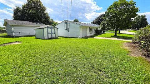 Exterior - 208 E 8th Ave, Colona, IL 61241 photo 7 of 8
