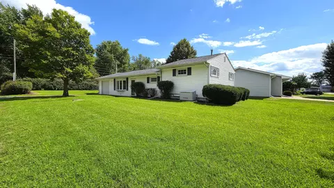 Exterior - 208 E 8th Ave, Colona, IL 61241 photo 3 of 8