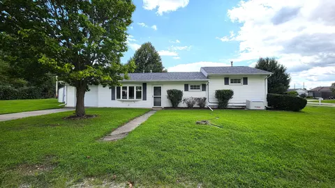 208 E 8th Ave, Colona, IL 61241
