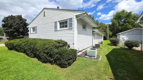 Exterior - 208 E 8th Ave, Colona, IL 61241 photo 5 of 8