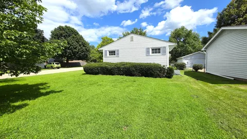 Exterior - 208 E 8th Ave, Colona, IL 61241 photo 4 of 8