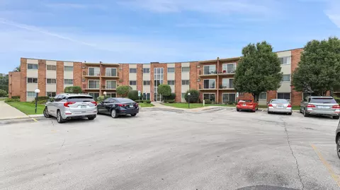 9724 S Karlov Ave #207, Oak Lawn, IL 60453