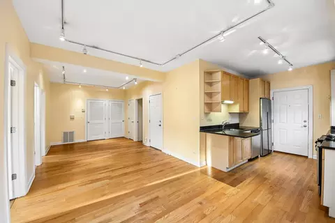 Living - 841 E 52nd St #3, Chicago, IL 60615 photo 3 of 5