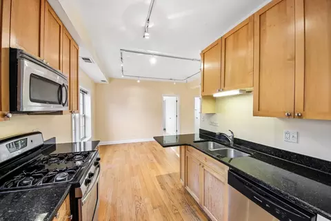 Kitchen - 841 E 52nd St #3, Chicago, IL 60615 photo 3 of 4