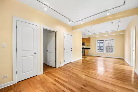 Living - 841 E 52nd St #3, Chicago, IL 60615 photo 1 of 5