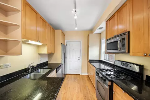 Kitchen - 841 E 52nd St #3, Chicago, IL 60615 photo 1 of 4