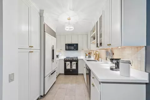 Kitchen - 200 E Delaware Pl #4F, Chicago, IL 60611 photo 1 of 1
