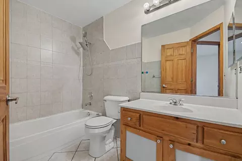 Bath - 1457 Beaumont Cir, Bartlett, IL 60103 photo 2 of 3
