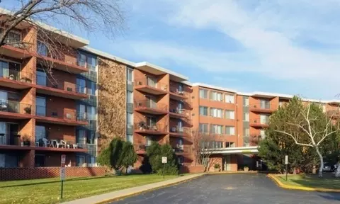 16 E Old Willow Rd #209S, Prospect Heights, IL 60070