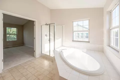 Bath - 1401 Bridgehampton Dr, Plainfield, IL 60586 photo 3 of 4