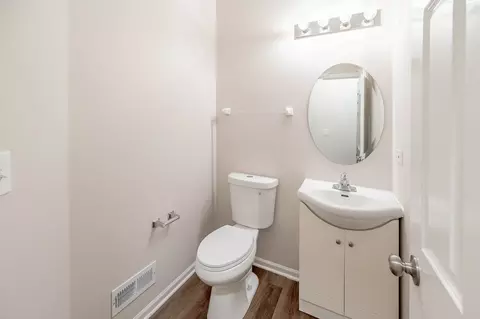 Bath - 1401 Bridgehampton Dr, Plainfield, IL 60586 photo 1 of 4