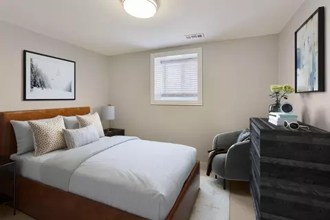 Bedroom - 313 E 60th St #1, Chicago, IL 60637 photo 10 of 13