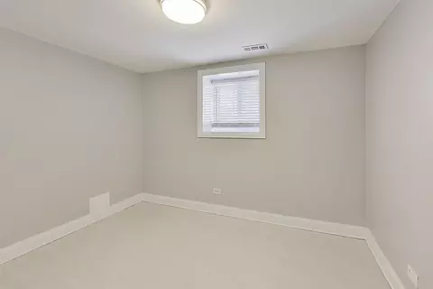Bedroom - 313 E 60th St #1, Chicago, IL 60637 photo 11 of 13
