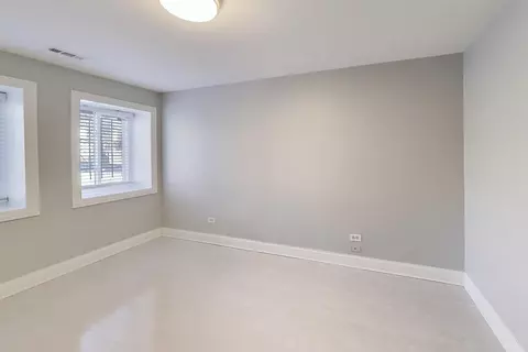 Bedroom - 313 E 60th St #1, Chicago, IL 60637 photo 8 of 13