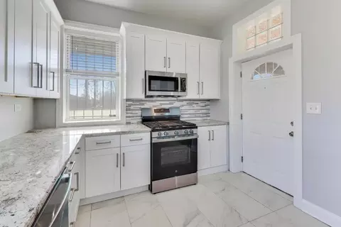 Kitchen - 313 E 60th St #1, Chicago, IL 60637 photo 2 of 3