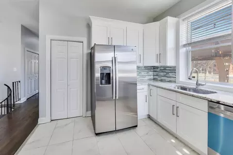 Kitchen - 313 E 60th St #1, Chicago, IL 60637 photo 3 of 3