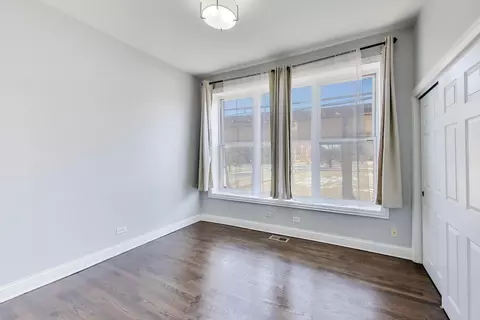 Bedroom - 313 E 60th St #1, Chicago, IL 60637 photo 2 of 13