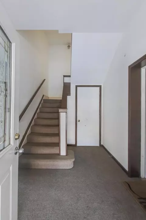 Entry Way - 313 E 60th St #1, Chicago, IL 60637 photo 2 of 3