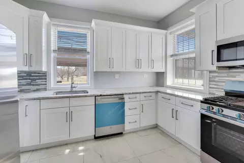 Kitchen - 313 E 60th St #1, Chicago, IL 60637 photo 1 of 3