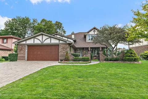 570 Sandpebble Dr, Schaumburg, IL 60193