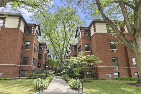 821 Lake St #2S, Oak Park, IL 60301