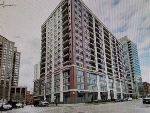 451 W Huron St #P32, Chicago, IL 60654