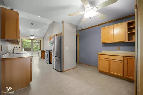 Entry Way - 246 Teal Ln, Braidwood, IL 60408 photo 4 of 4