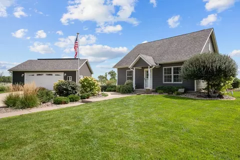 203 E Gails St, Mccausland, IA 52758