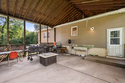 Exterior - 515 8th St, Silvis, IL 61282 photo 2 of 10