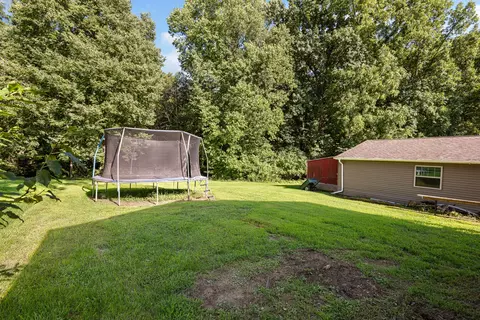 Exterior - 515 8th St, Silvis, IL 61282 photo 5 of 10