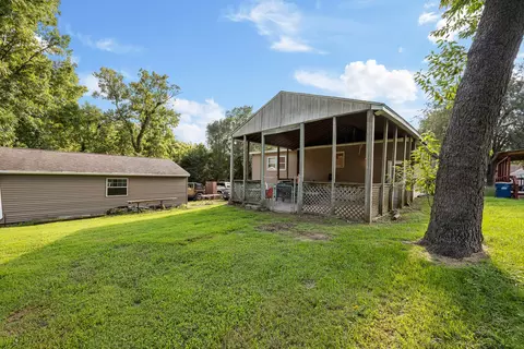 Exterior - 515 8th St, Silvis, IL 61282 photo 8 of 10