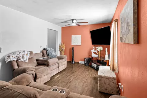 Living - 515 8th St, Silvis, IL 61282 photo 2 of 2