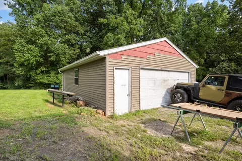 Exterior - 515 8th St, Silvis, IL 61282 photo 9 of 10
