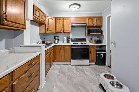 Kitchen - 515 8th St, Silvis, IL 61282 photo 2 of 3