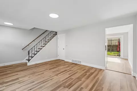 Living - 852 Colonial Dr #E, Wheeling, IL 60090 photo 2 of 4